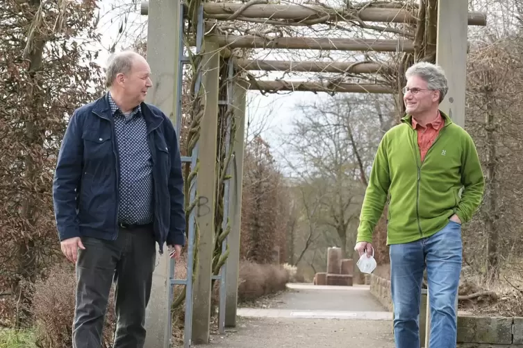 Fred Konrad (rechts) im Gespräch mit RHEINPFALZ-Redakteur Christian Hanelt.