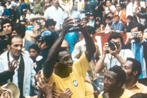 Pelé nach dem WM-Triumph 1970 in Mexiko.