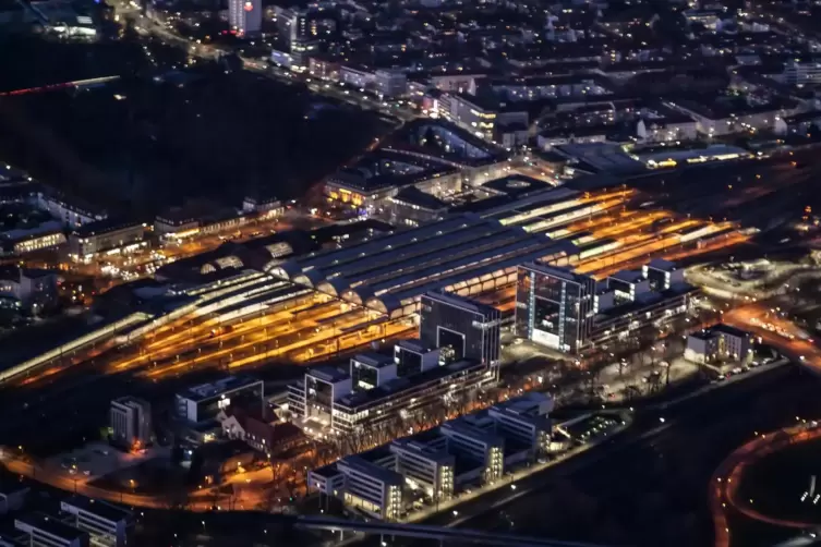 Das Areal um den Hauptbahnhof im Süden der Stadt wird sein Aussehen in den nächsten Jahren weiter verändern. Mehrere große Baupr