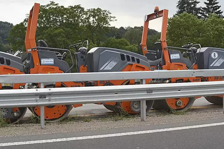 Auf der A 8 nördlich des Neunkircher Kreuzes wird wieder gearbeitet.