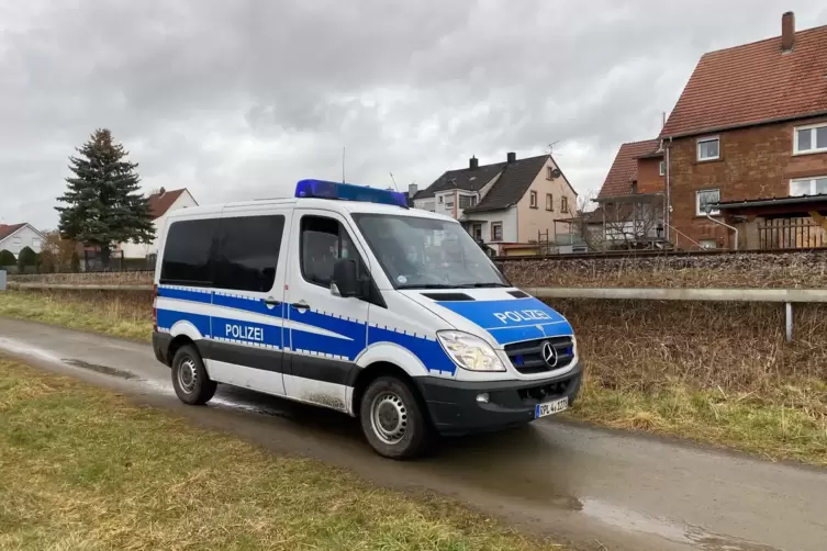 Einsatz der Polizei rund um Sambach: Zuletzt war die Fahndung auch auf Bereiche des Lautertals ausgeweitet worden.