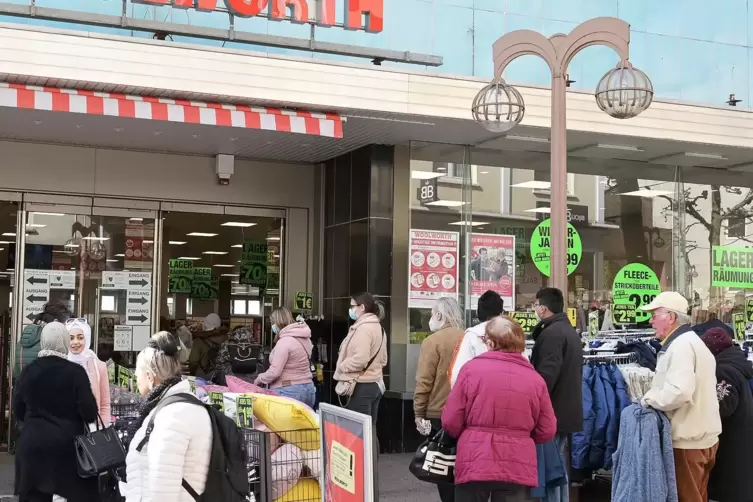 Erst am Montag vor einer Woche durften die Einzelhandels-Geschäfte auch in Pirmasens wieder öffnen. Jetzt sollen sie wieder schl