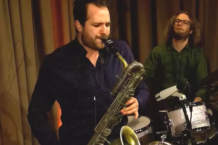 Große Spielfreude: Saxophonist Daniel Bucher und Schlagzeuger Tobias Frohnhöfer. 
