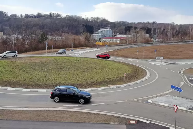 Am Nagelwerk-Kreisel in Ixheim geht’s jetzt auch Richtung Pirmasens auf die Autobahn.