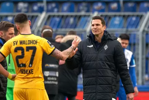 Die Mannschaft des SV Waldhof Mannheim stärkte am Samstag ihrem in der Kritik stehenden Trainer Patrick Glöckner den Rücken. Ger