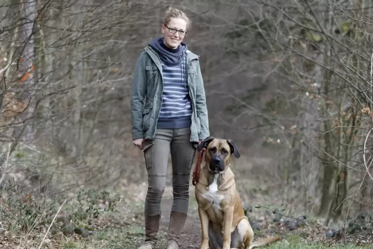 Gassigehen zwischen Enkenbach und Fischbach: Lena Berke ist Hundetrainerin und kümmert sich um Vier- und Zweibeiner.