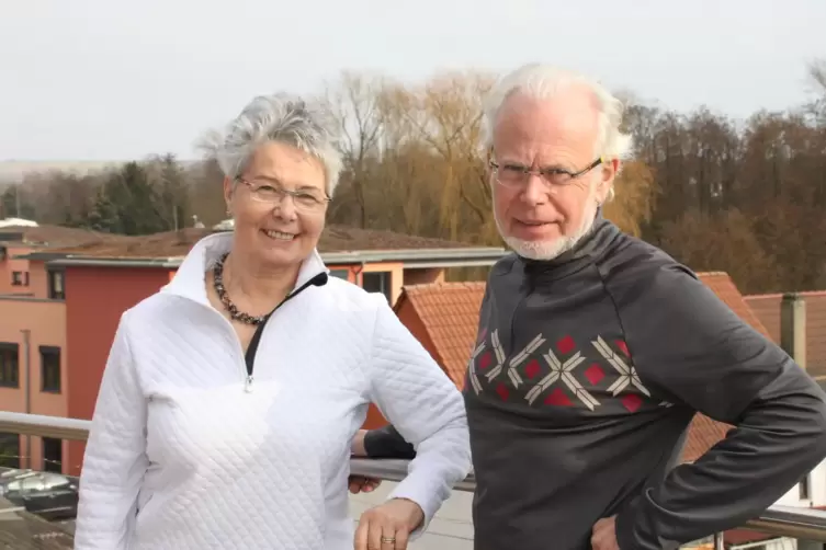 Mireille und Frank Giel kennen viele Übungen für einen gesunden Rücken und geben sie an ihre Mitglieder weiter. 