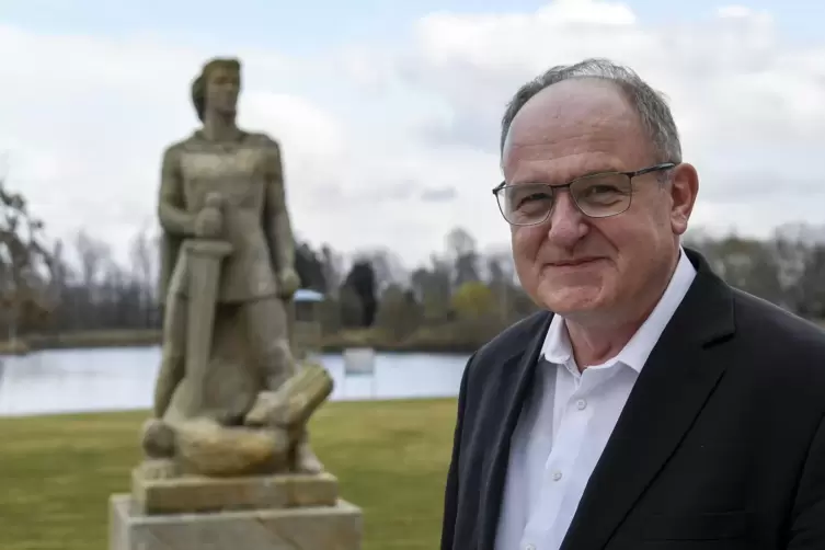 Dem Strandbad beruflich und privat verbunden: Thomas Bollheimers Lieblingsplatz in Frankenthal ist und bleibt die parkähnliche A