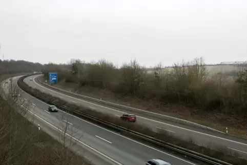 Ab 17. April wird die Autobahn in Richtung Pirmasens in Höhe der Abfahrt Contwig wegen Bauarbeiten halbseitig gesperrt. 