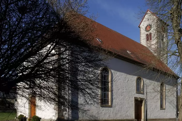 Der mittelalterliche Turm der St.-Veith-Kirche ist bis heute erhalten. 