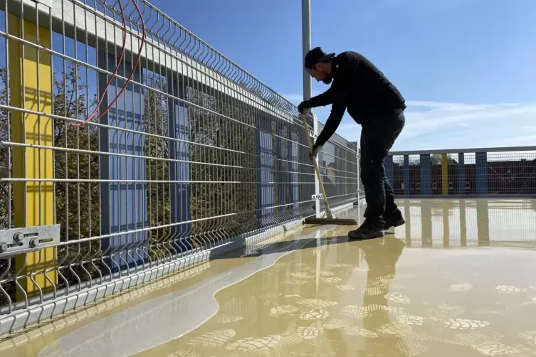 Auf den oberen Parkdecks laufen aktuell noch Beschichtungsarbeiten. 