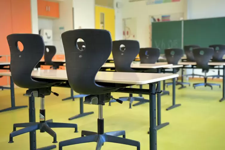 In der Pfalz mussten Schulen in Speyer, Frankenthal, Ludwigshafen, Pirmasens und im Donnersbergkreis auf Fernunterricht umstelle