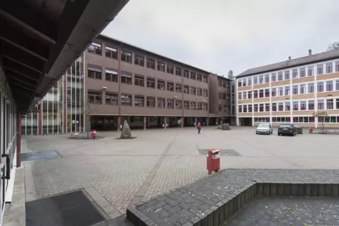 12 UVC-Geräte werden im Landstuhler Gymnasium installiert. 