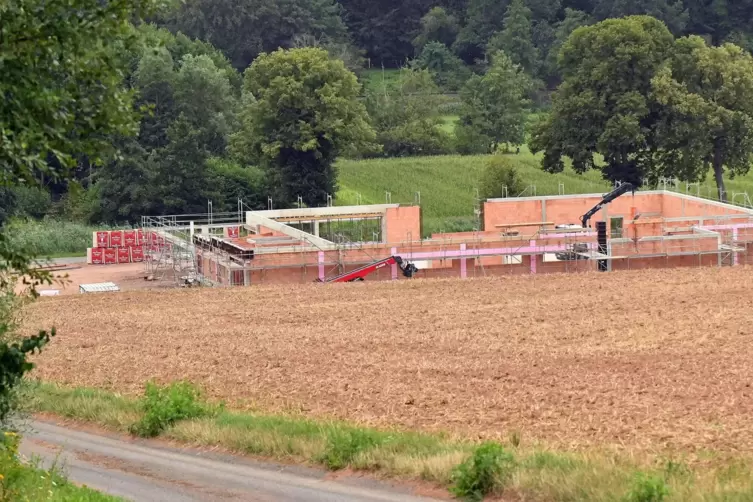 Ein mögliches Baugebiet liegt am Ortsausgang Richtung Dellfeld oberhalb vom neuen Netto-Markt – hier ein Foto vom Bau aus dem Ja