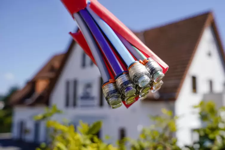 Wenn die Deutsche Glasfaser Gehwege oder Innenhöfe zur Verlegung der Kabel aufbuddelt, soll alles nach Abschluss der Arbeiten wi