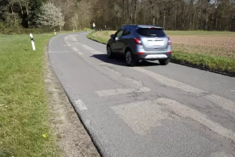 Die Kreisstraße 40 zwischen Otterbach und Morlautern ist sanierungsbedürftig.