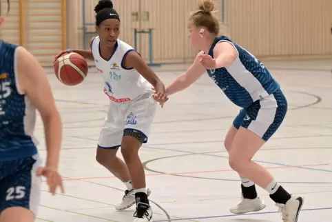 Drei Punkte: Hannah Krull (am Ball). 