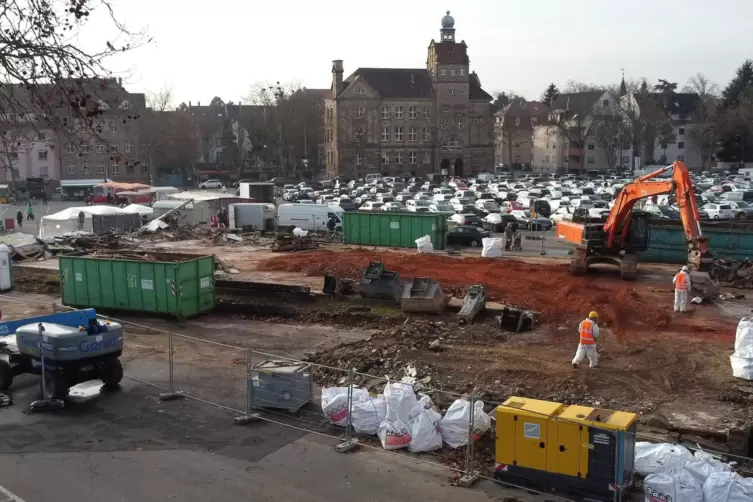 Das Metall befindet sich auf der Fläche, auf der bis zum Spätjahr noch die Süwega-Halle stand. 