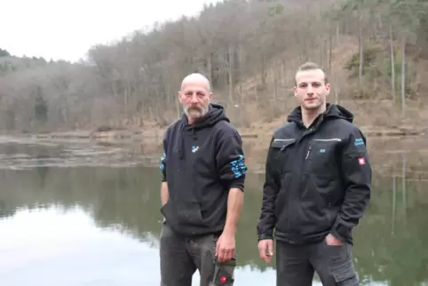 Die Pächter des Eiswoogs: Ulrich Hahn (links) mit seinem Sohn Uli.