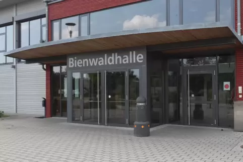 Vor dem Biergartenbesuch zum Test: Am vatertag ist das auf dem Parkplatz der Bienwaldhalle möglich. 