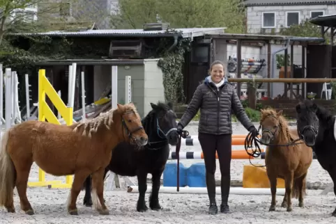 Pony-Parade: Melanie Bischoff mit Lina, Hermine, Silvana und Smartie.