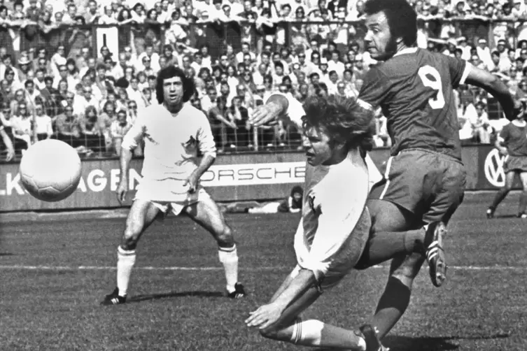 Erwin Kostedde 1973 im Trikot der Offenbacher Kickers.