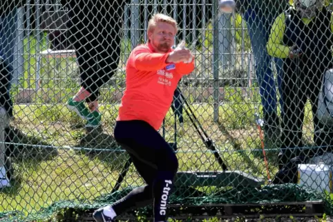 Tristan Schwandke im Käfig: Der deutsche Meister startete an seinem 29. Geburtstag in Haßloch.