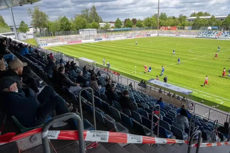 Erstmals seit fast sieben Monaten Corona-Lockdown waren bei einem FKP-Heimspiel wieder Zuschauer zugelassen. 100 Fußballfreunde 