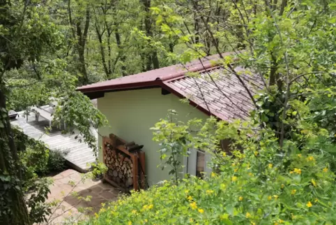 Wie eine Garage wirkt dieses Gebäude „Am unteren Tor“ in Neuleiningen nicht gerade, eher schon wie ein kleines Wochenendhaus.