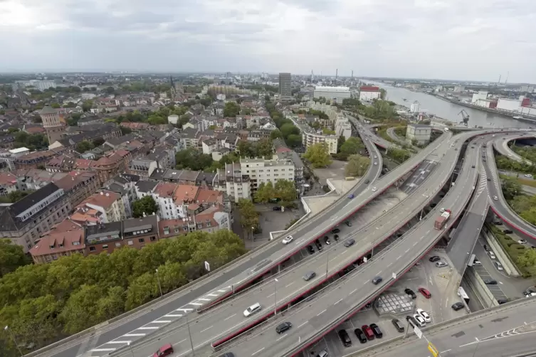 Die Hochstraße Nord in Ludwigshafen.