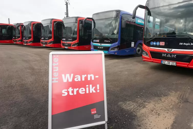 Eine Einigung im Tarifkonflikt des privaten Busgewerbes ist laut der Gewerkschaft Verdi gescheitert. 