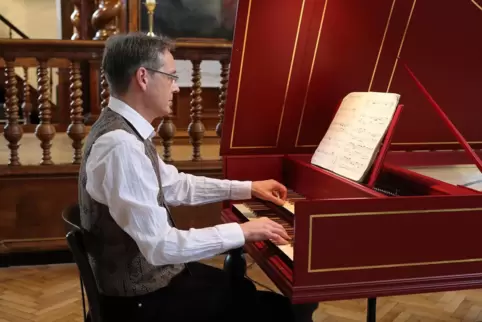 Professor an der Musikhochschule in Karlsruhe: Kristian Nyquist am Cembalo in der Speyerer Dreifaltigkeitskirche.