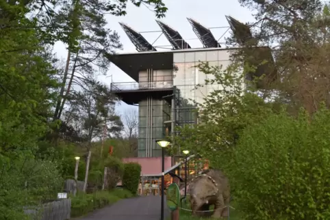 Im Biosphärenhaus bei Fischbach hat der Verbandsgemeinderat getagt, weil dort coronabedingt genug Platz ist.