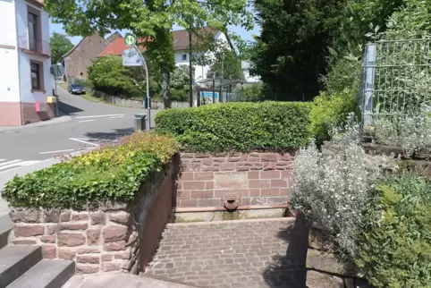 Wer genau schaut, kann beim Gersbacher Dorfbrunnen zumindest tröpfelndes Waser erkennen. 