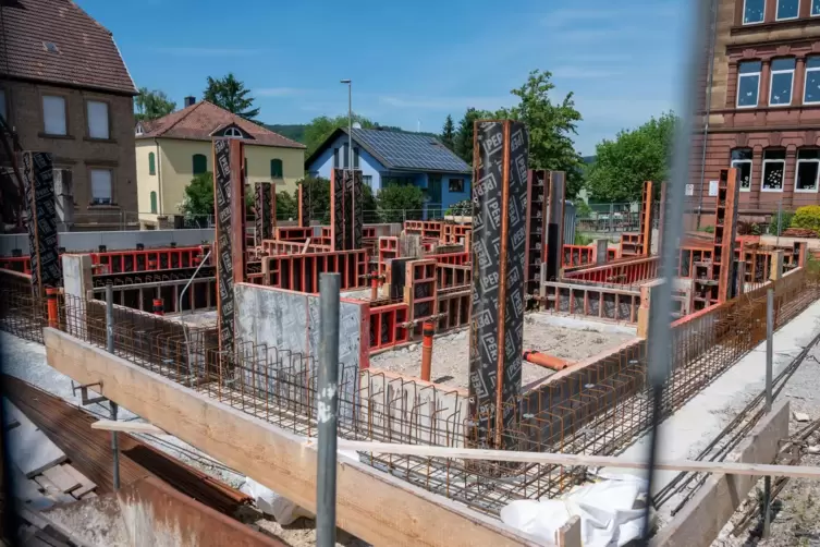 Stillstand auf der Baustelle am Mensagebäude, weil die nötigen Statik-Unterlagen nicht geliefert wurden. 