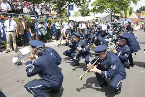  Ob in Uniform wie hier die USAFE-Band in Ramstein oder in Zivil: Die Amerikaner sind Teil des öffentlichen Lebens in Stadt und 