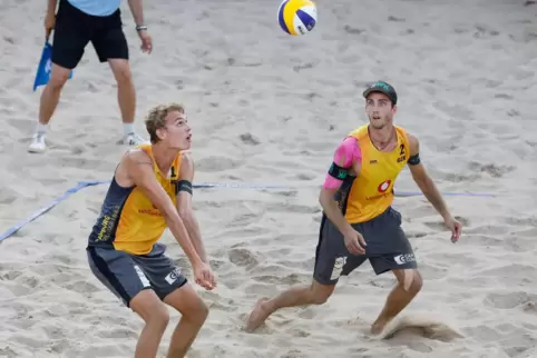 Auf dem Bolzplatz soll bald Volleyball gespielt werden. 