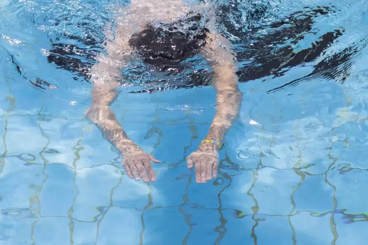 Wieder möglich: Schwimmen im Freibad.