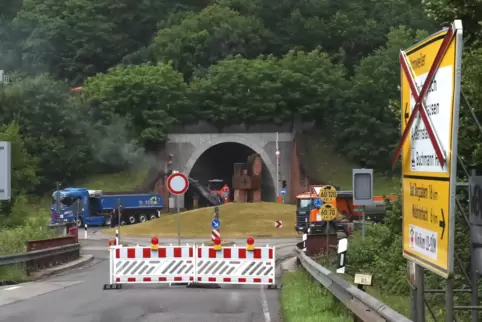 Sechs Wochen sollen die Bauarbeiten am Annweilerer Kreisel West dauern. 