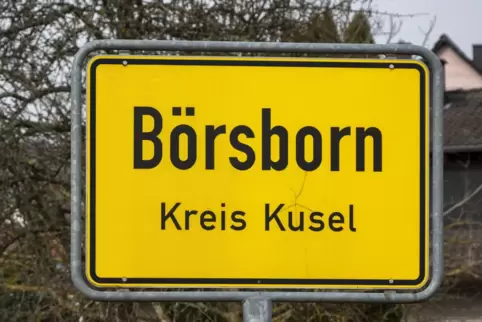 Die Friedhofsmauer in Börsborn soll in Abschnitten saniert werden. 