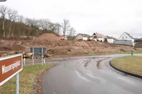 Das Gelände wurde bereits vor zwei Jahren vorbereitet, jetzt kann das Baugebiet erschlossen werden.