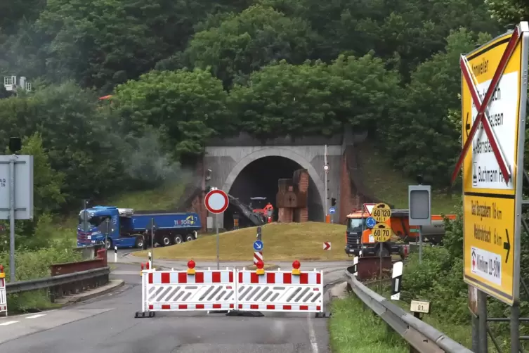 Seit knapp zwei Wochen ist der Kreisel in Annweiler gesperrt. 