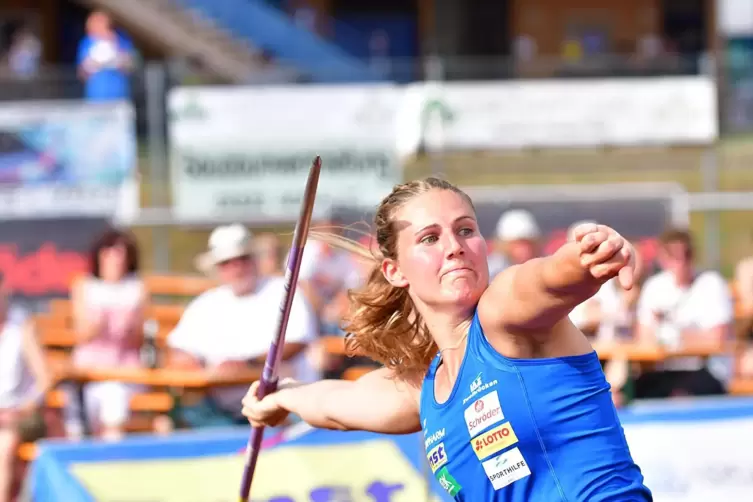 Hat Nervenstärke gezeigt: Christin Hussong, hier beim Heimspiel in Zweibrücken. 