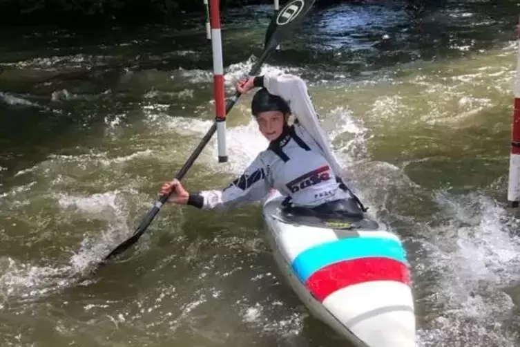 Wsf-Kanutin Britta Jung paddelte in Waldkirch zu einem Doppelsieg.