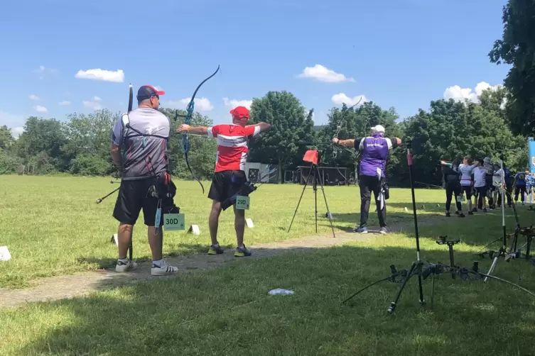 Guido Kurz (Nr. 29) mit dem Recurve Bogen.