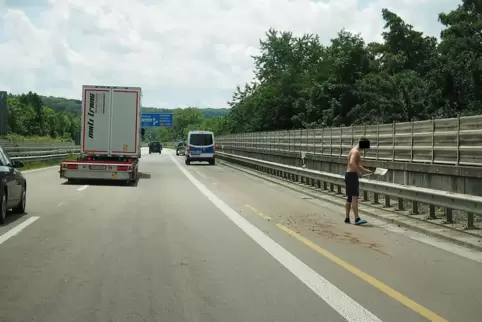 Keine Fata Morgana: Diesen ungewöhnlichen Anblick haben sich die Autofahrer am Mittwochmittag nicht eingebildet. 