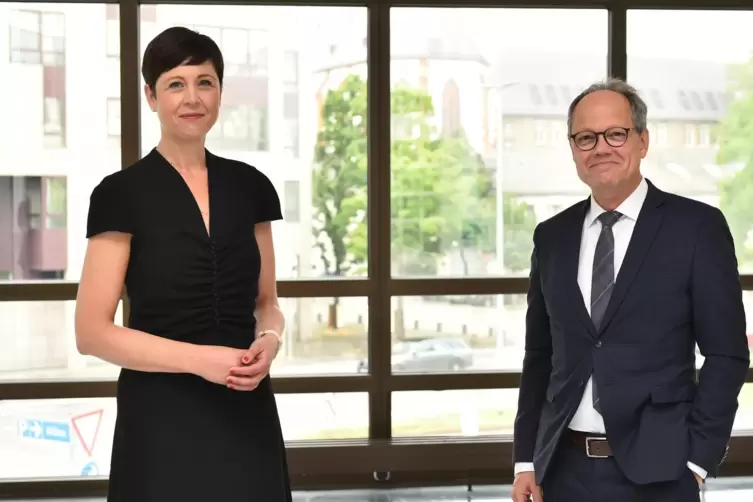 Frisch gewählte Chefin des Mainzer SWR-Landessenders: Ulla Fiebig zusammen mit SWR-Intendant Kai Gniffke.