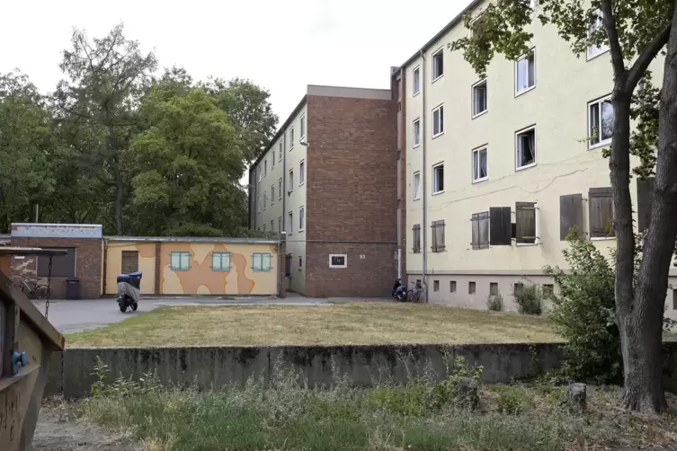 Auch die geplante Modernisierung der Notunterkünfte in der Bayreuther Straße in West liegt derzeit auf Eis.