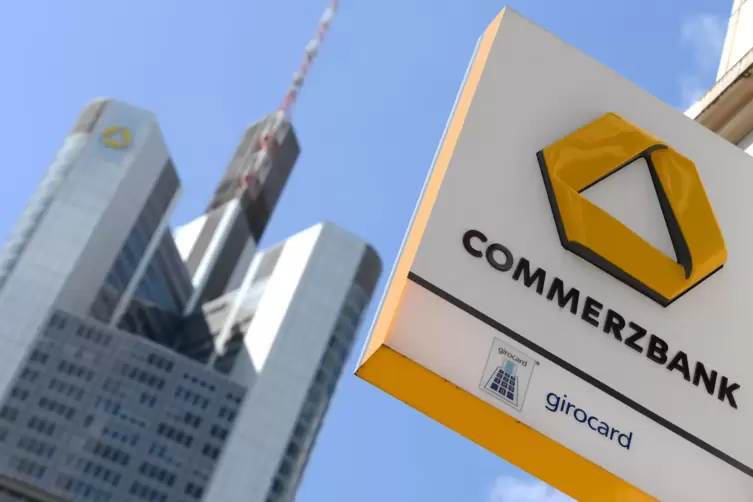 Bei der Commerzbank bleiben von 790 noch 450 Filialen bundesweit.