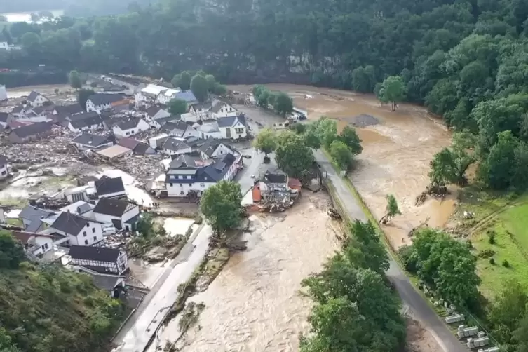 Das Hochwasser hat große Schäden angerichtet.